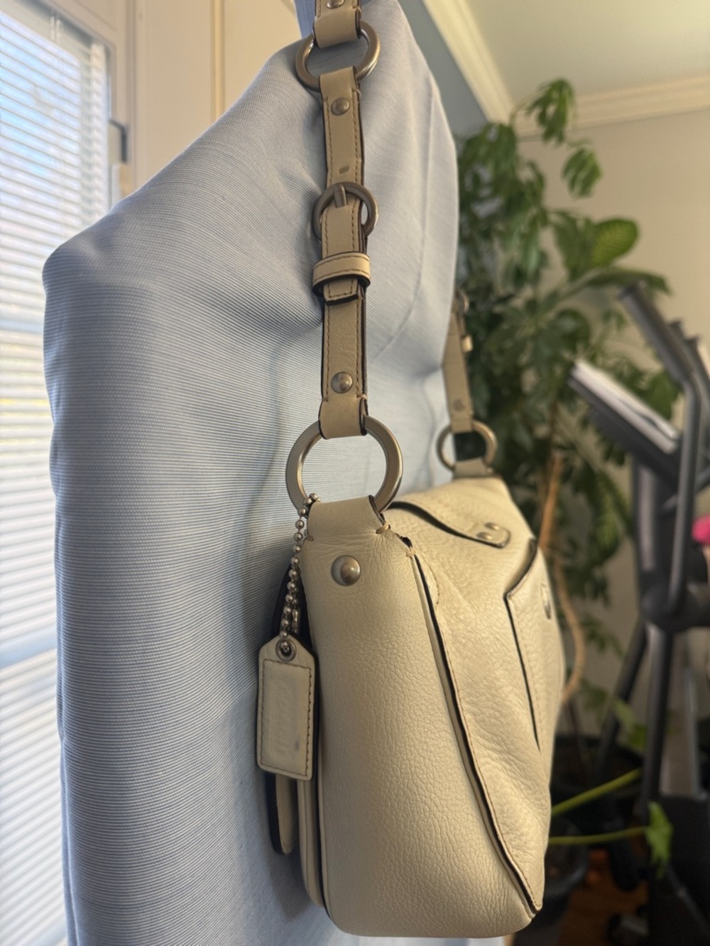 Coach Cream Pebbled Leather Shoulder Bag with Ring Detail - Picture 4 of 10